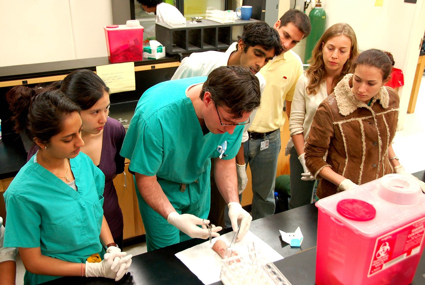 Medical students learning about stitches (2760577402).jpg