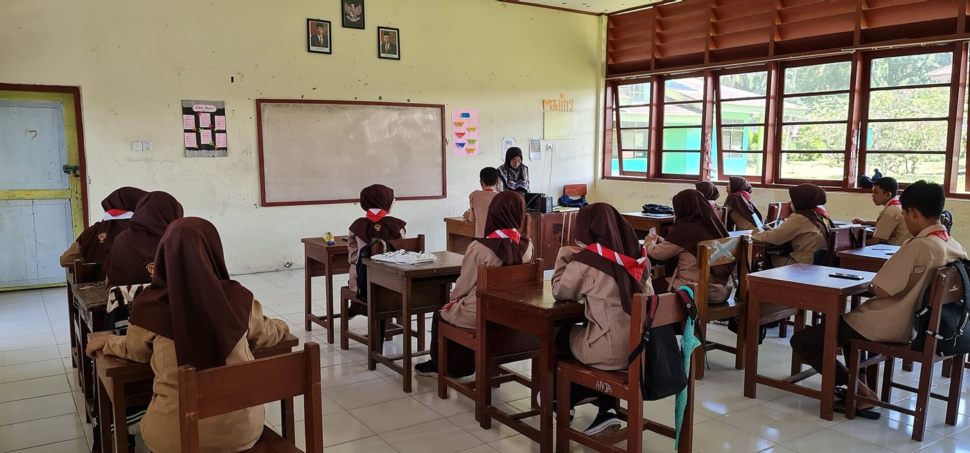 Students are learning in the classroom.jpg